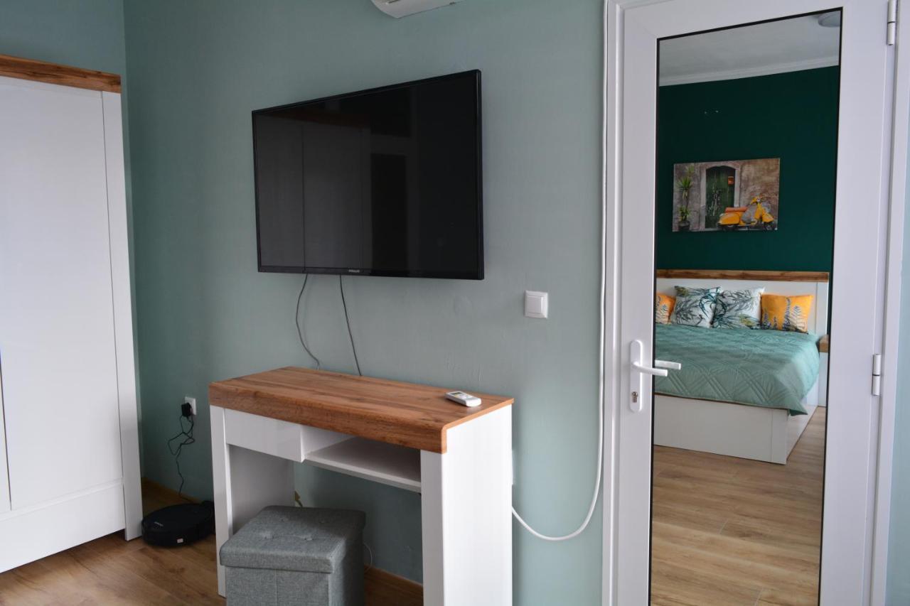 City Center Apartment Burgas Esterno foto