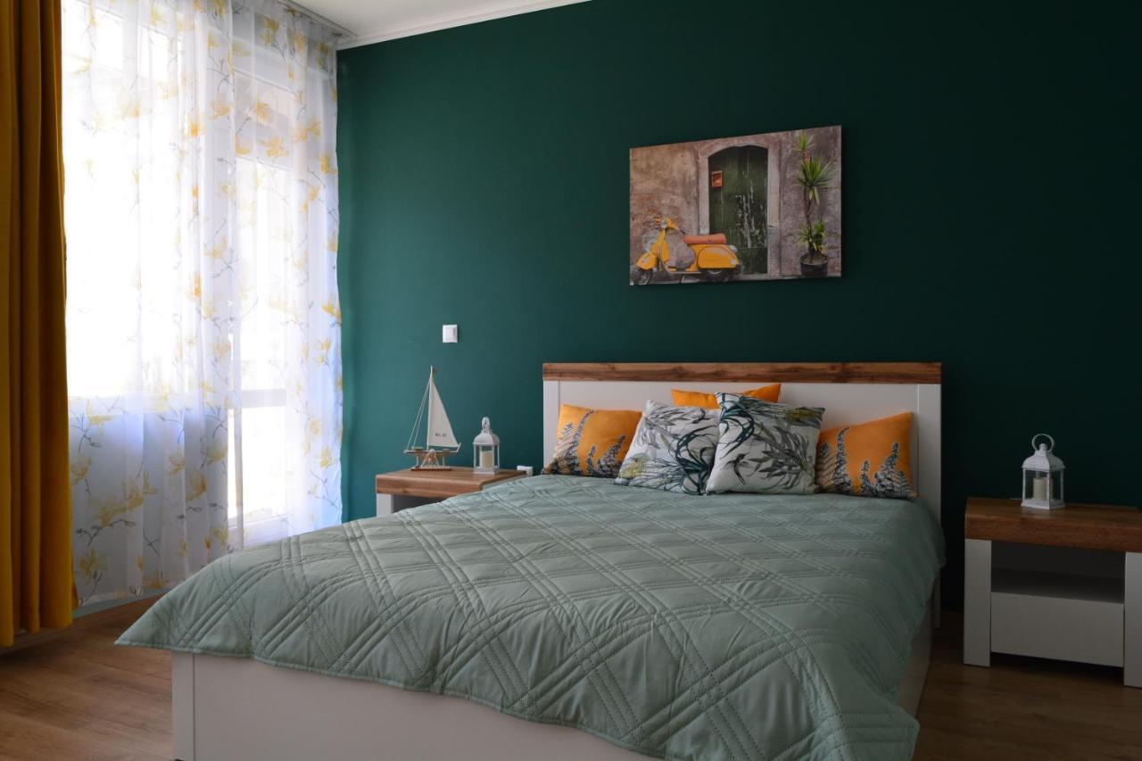City Center Apartment Burgas Esterno foto